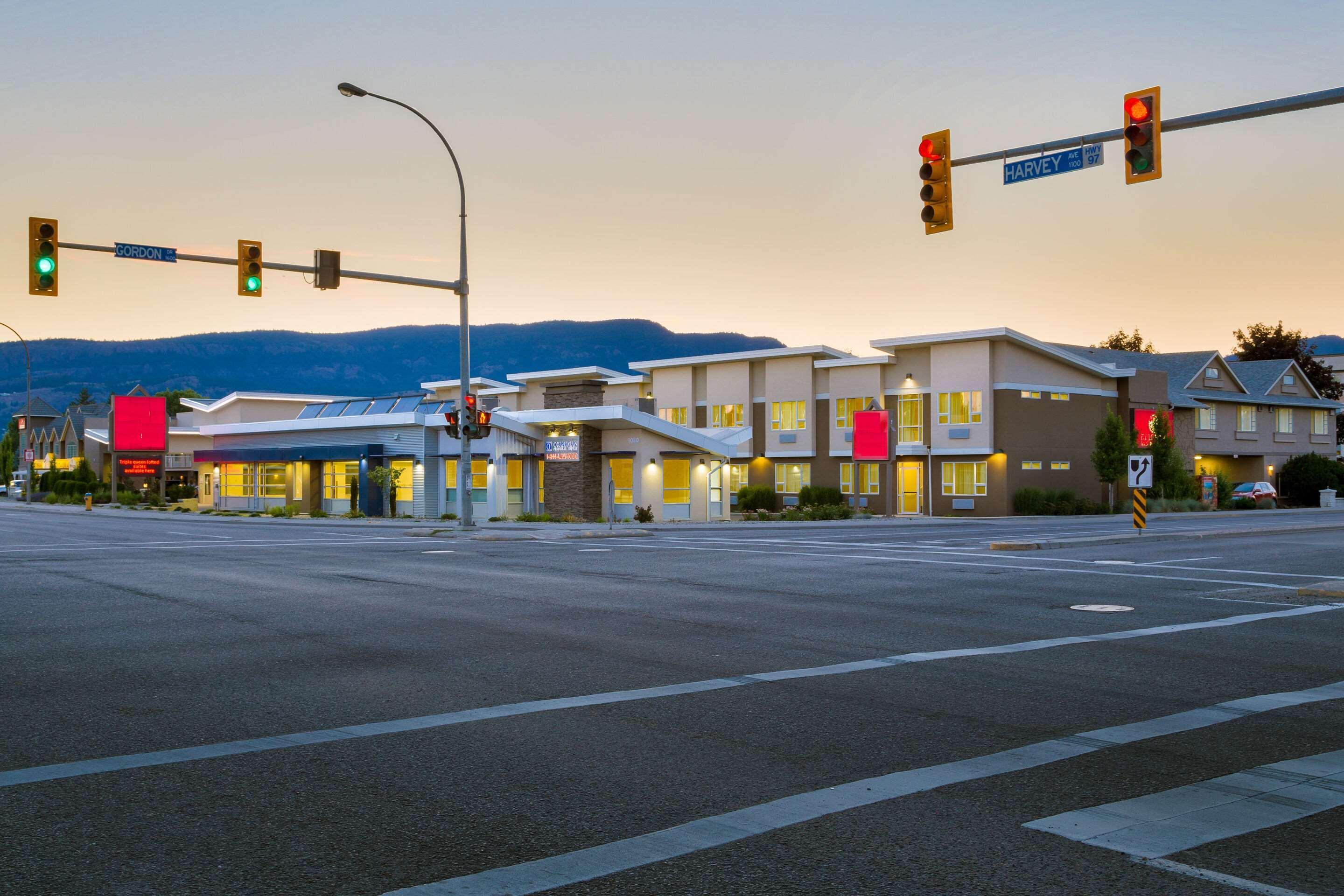 Econo Lodge Inn & Suites Kelowna Exterior foto